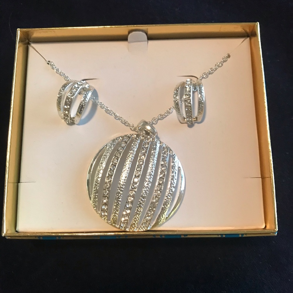 Boxed necklace and earrings set